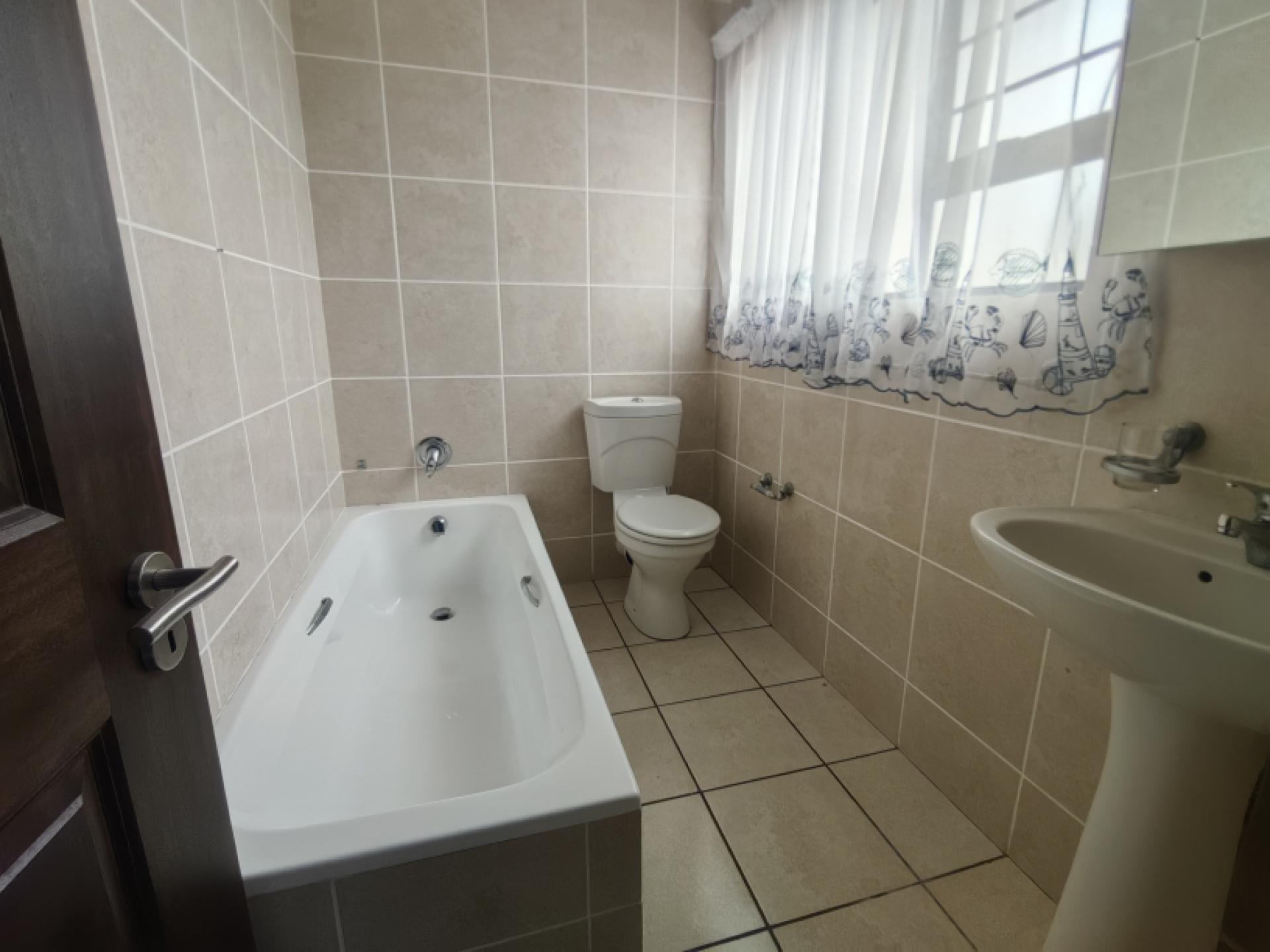 Main Bathroom of property in Uvongo
