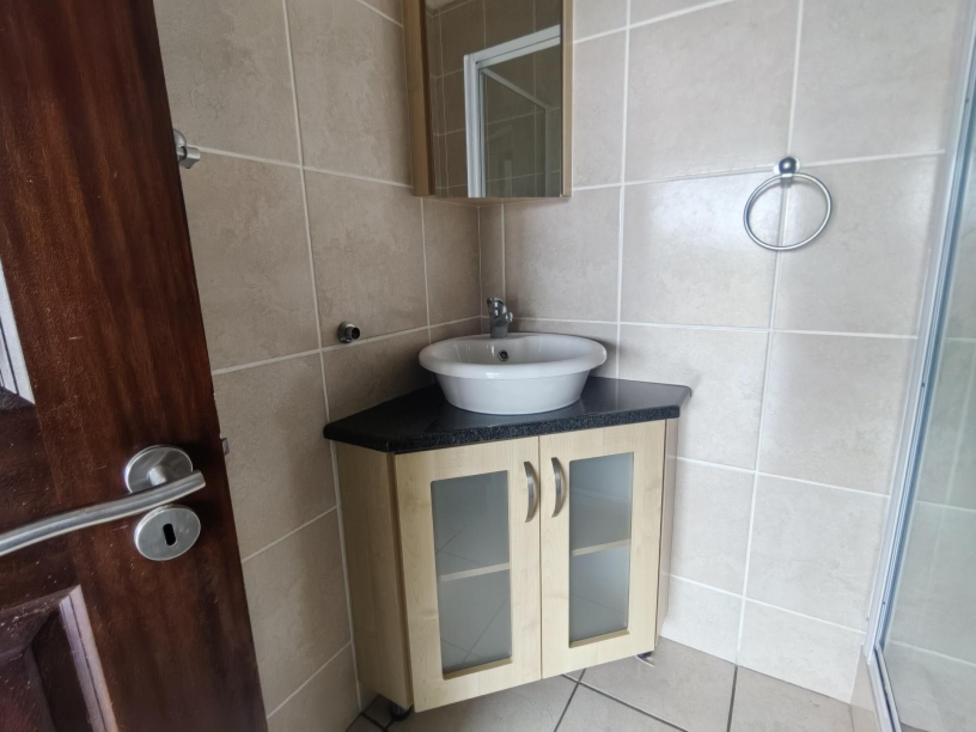 Bathroom 1 of property in Uvongo