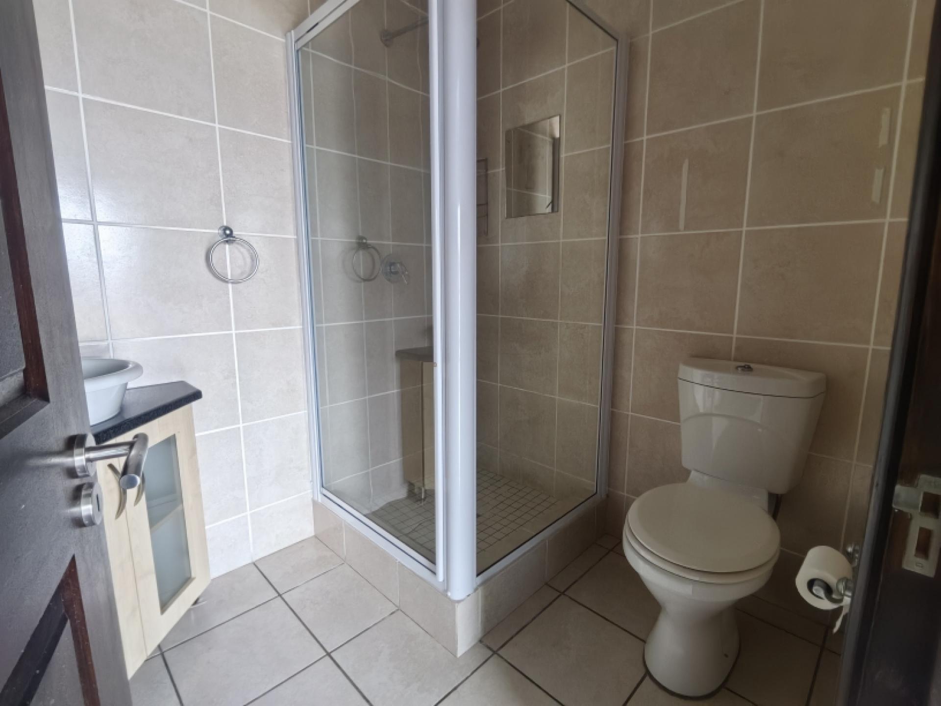 Bathroom 1 of property in Uvongo