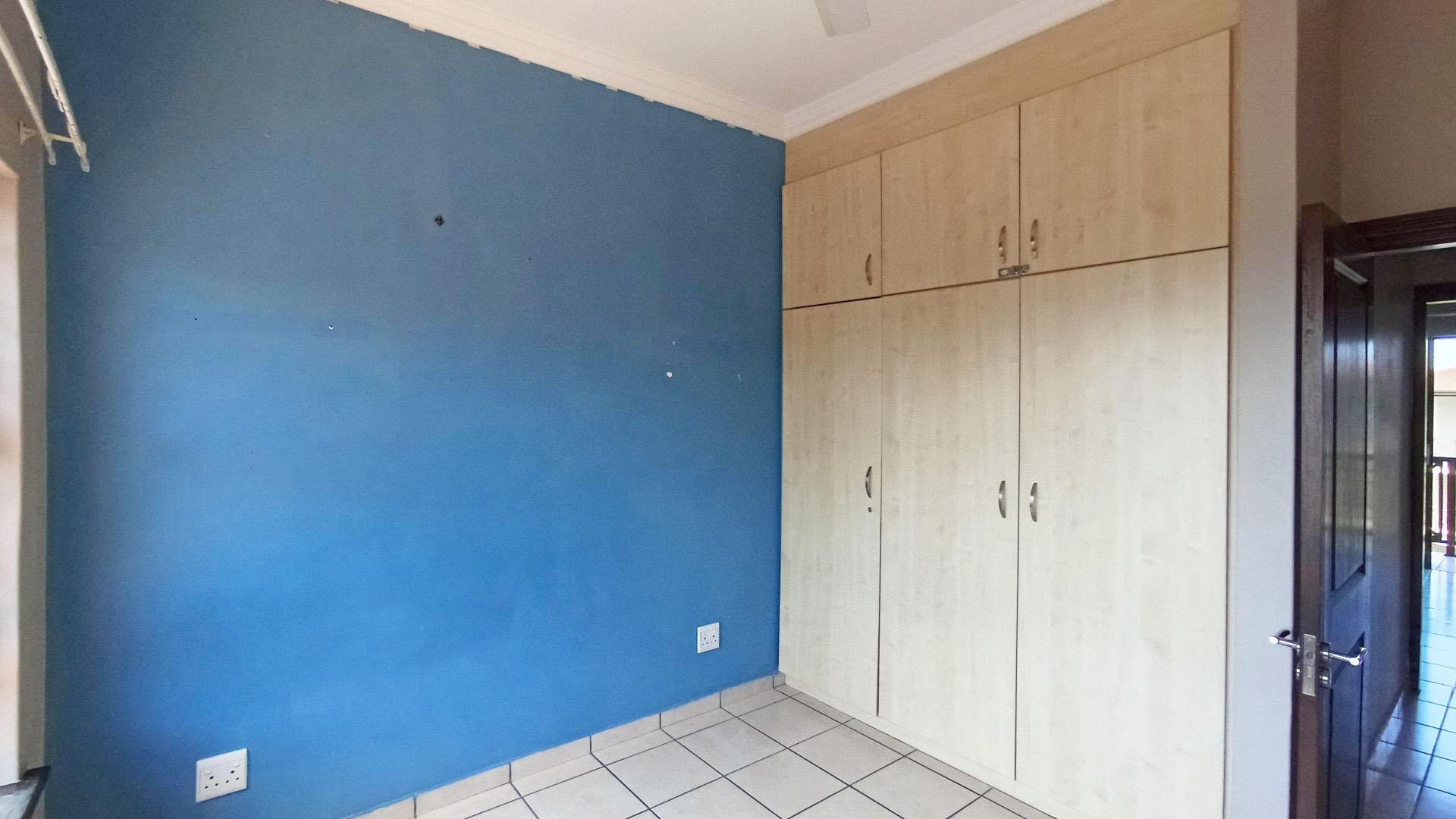 Bed Room 1 - 10 square meters of property in Uvongo