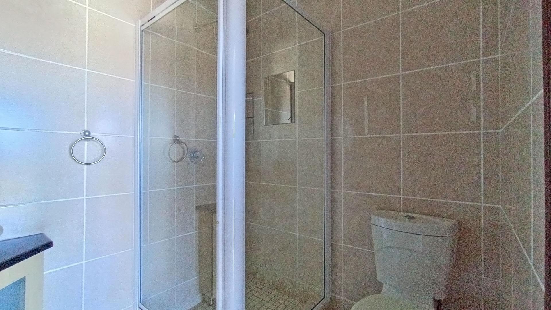 Bathroom 2 - 4 square meters of property in Uvongo