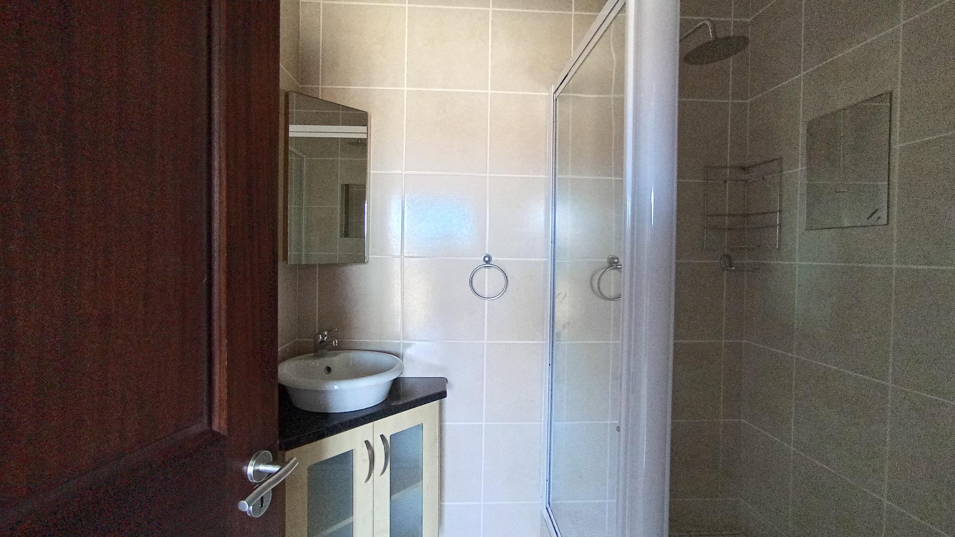 Bathroom 2 - 4 square meters of property in Uvongo