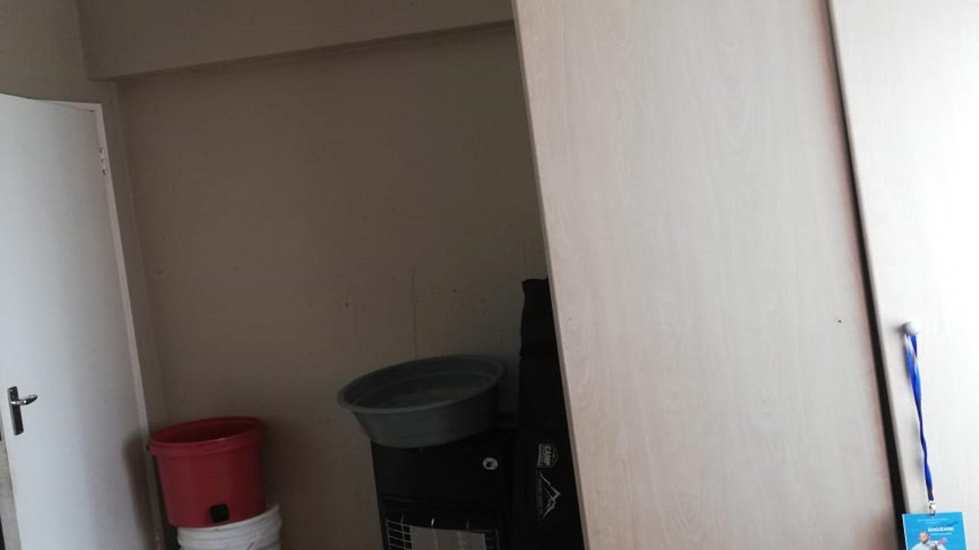 Bed Room 1 - 11 square meters of property in Klippoortjie AH