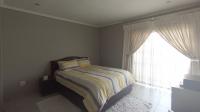 Main Bedroom - 21 square meters of property in Rua Vista