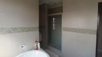 Main Bathroom - 11 square meters of property in Rua Vista