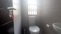 Guest Toilet - 2 square meters of property in Rua Vista