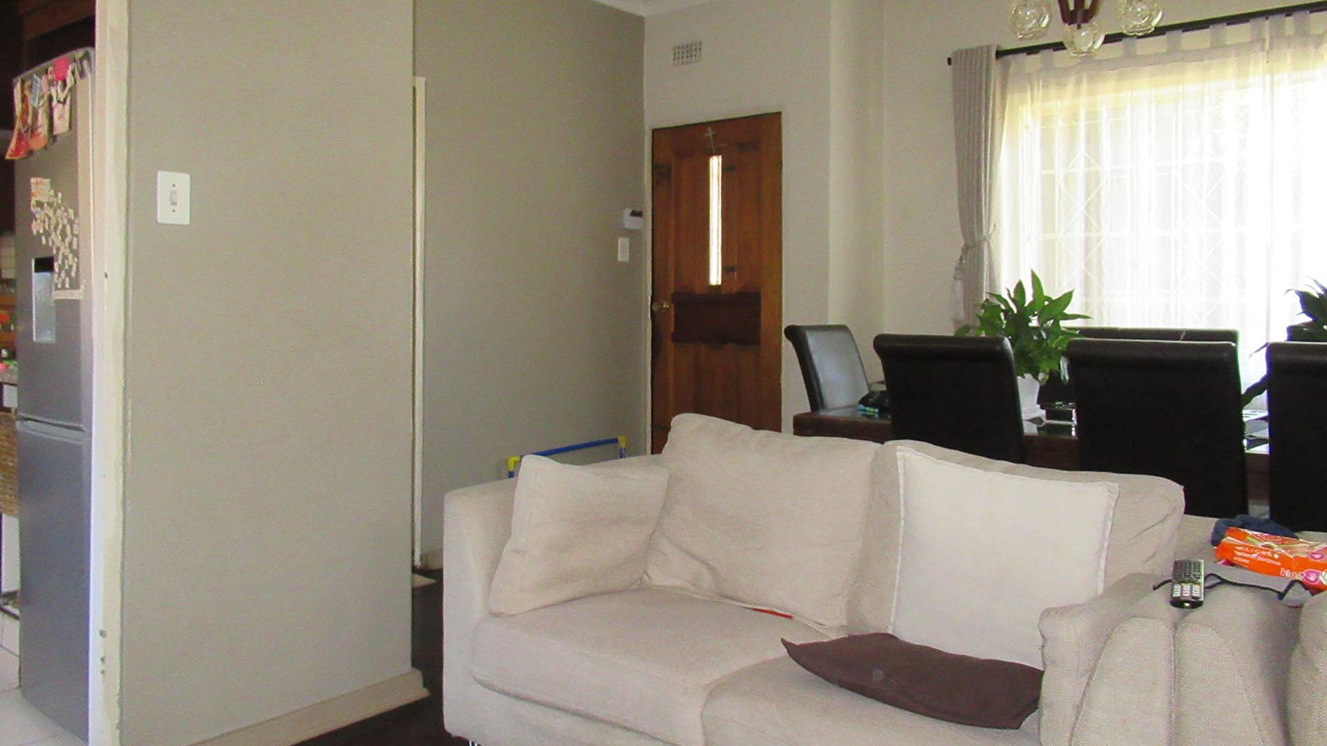 Lounges - 8 square meters of property in Wychwood