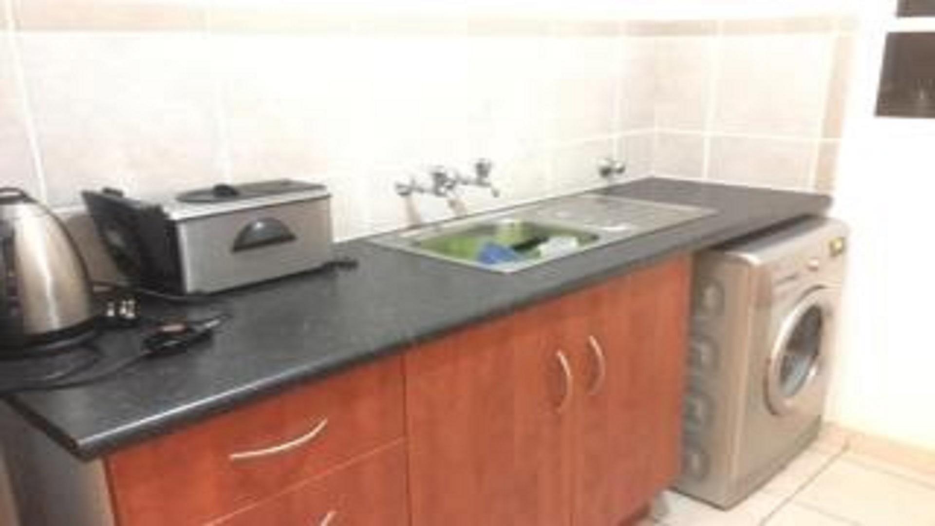Kitchen - 8 square meters of property in Naturena