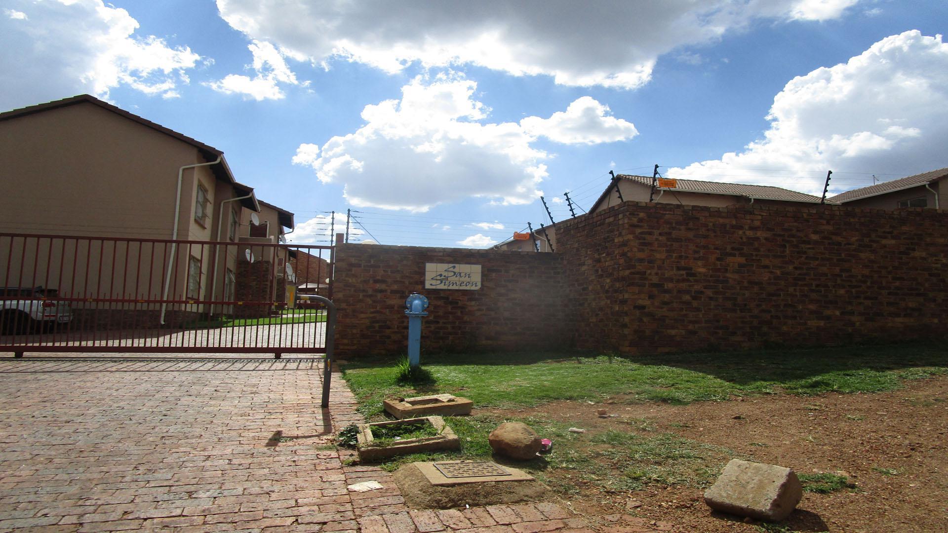 Front View of property in Naturena