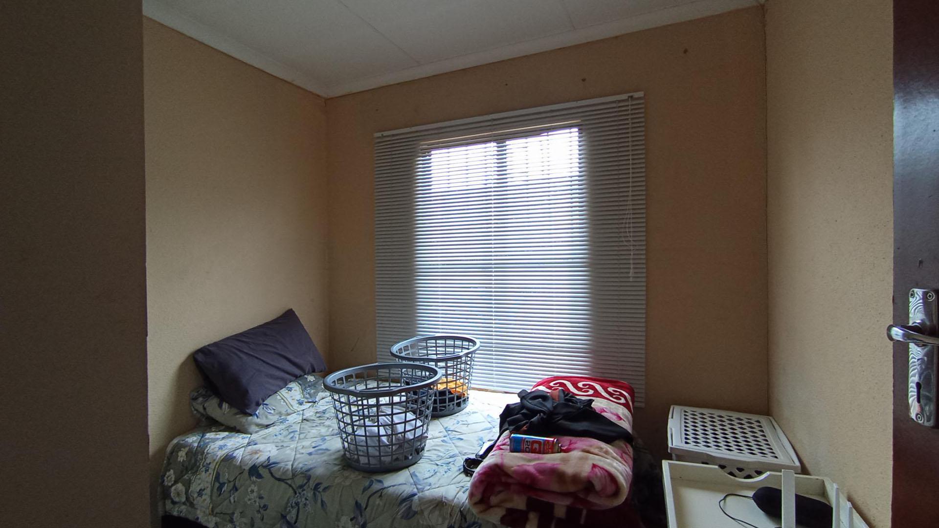 Bed Room 2 - 7 square meters of property in The Orchards