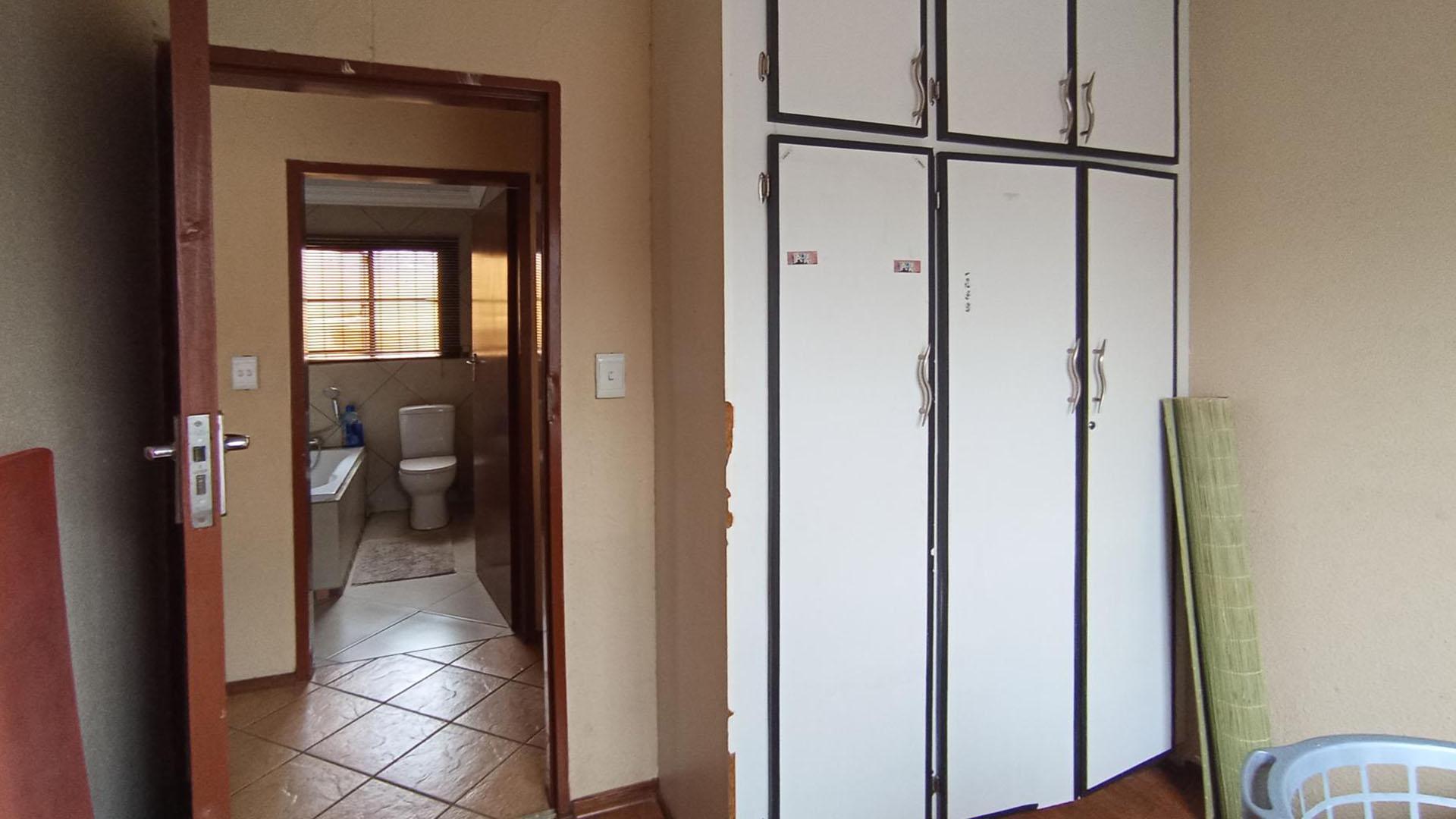 Bed Room 2 - 7 square meters of property in The Orchards