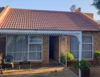 2 Bedroom 1 Bathroom Sec Title for Sale for sale in Langenhoven Park