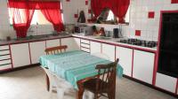 Kitchen - 31 square meters of property in Pinati