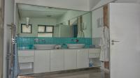 Main Bathroom - 15 square meters of property in Witsand