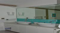 Main Bathroom - 15 square meters of property in Witsand