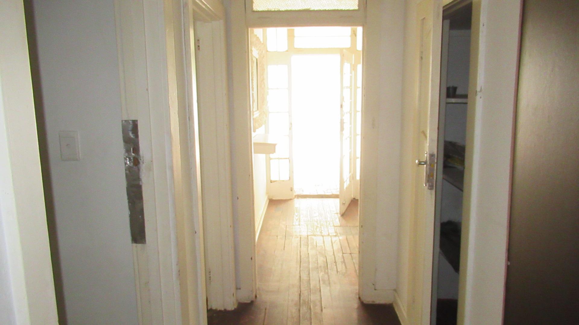 Spaces of property in Orange Grove