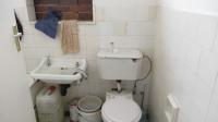 Bathroom 1 - 9 square meters of property in Malvern - JHB