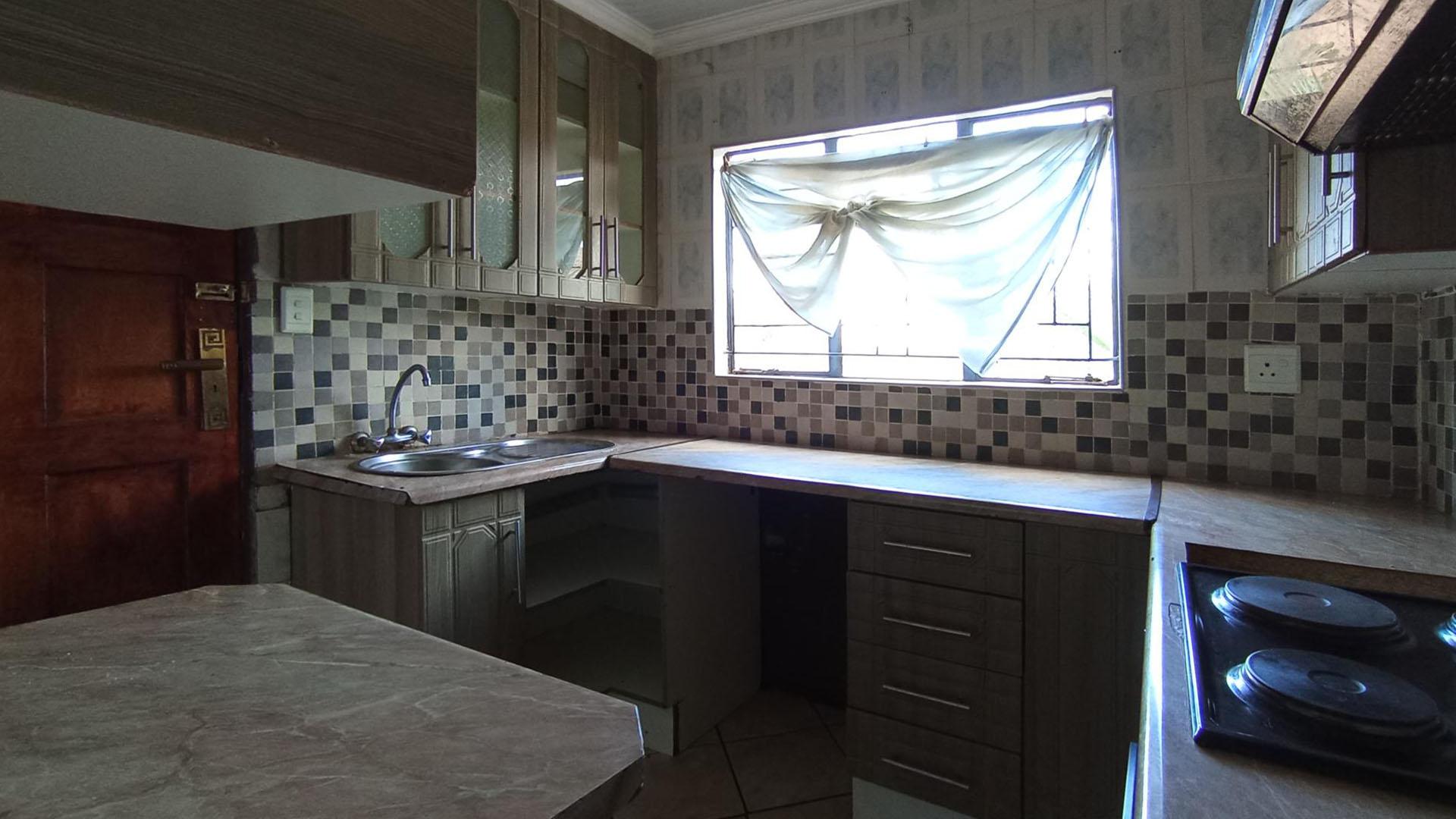 Kitchen - 7 square meters of property in Soshanguve East