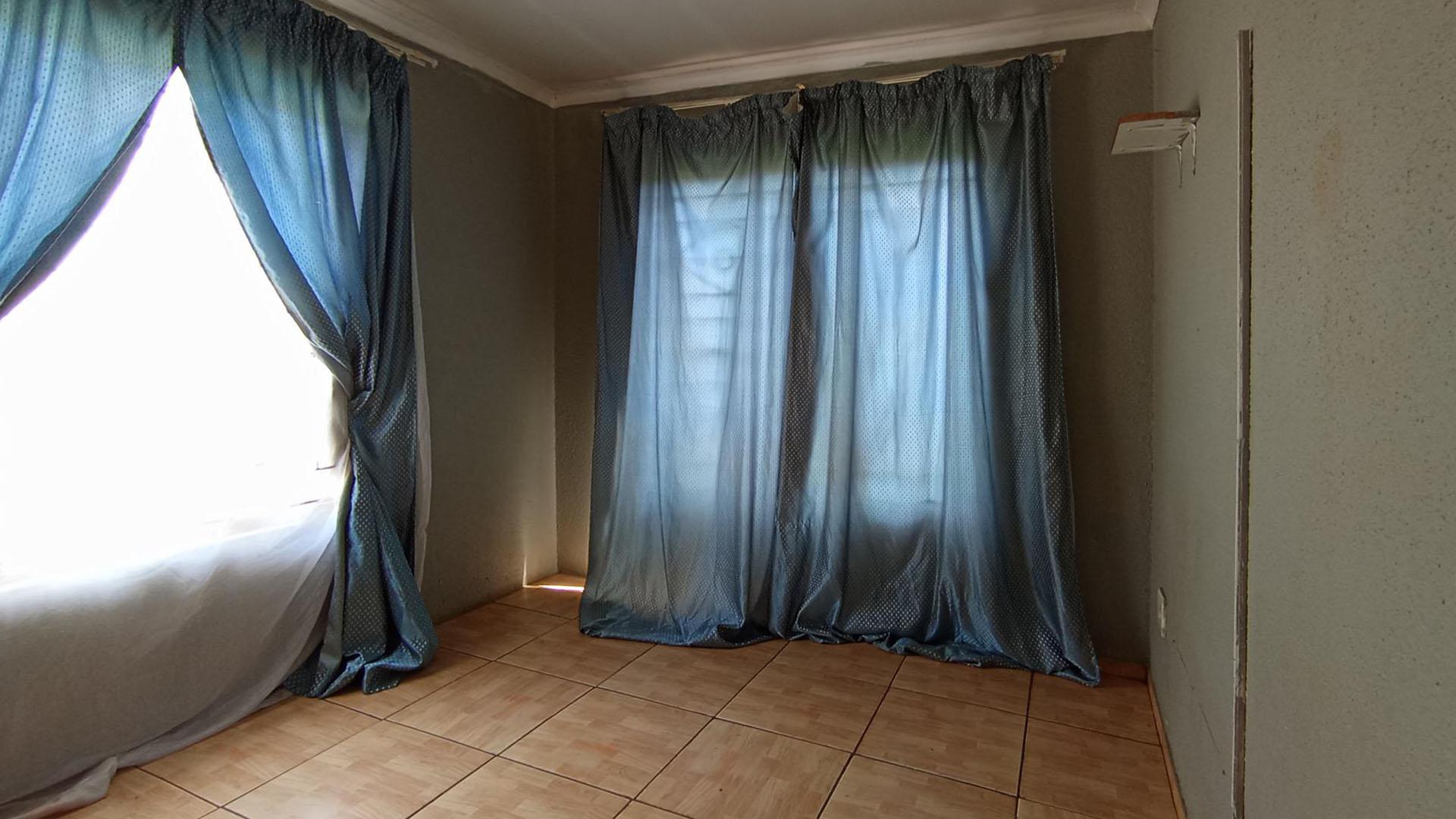 Bed Room 2 - 12 square meters of property in Soshanguve East
