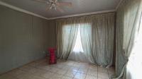 Lounges - 16 square meters of property in Soshanguve East