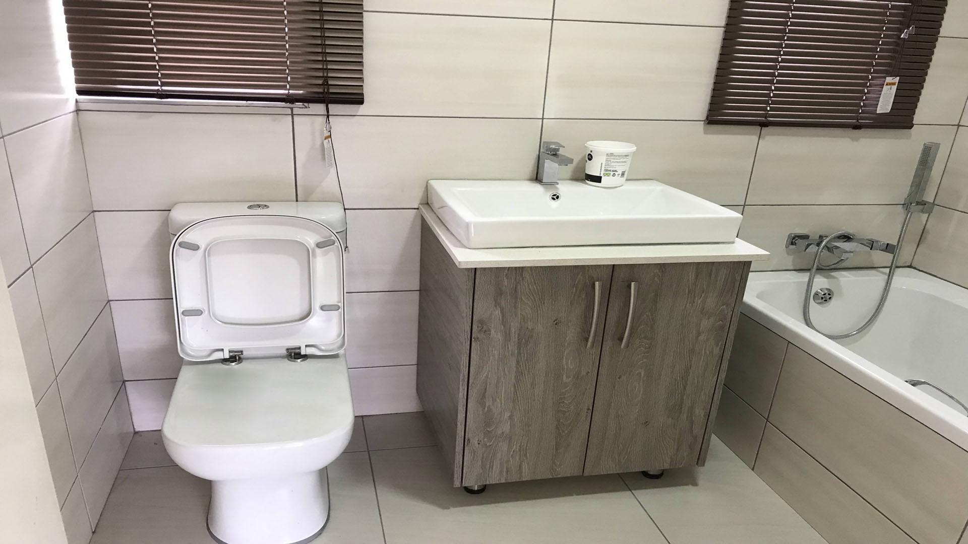 Main Bathroom - 4 square meters of property in Vorna Valley