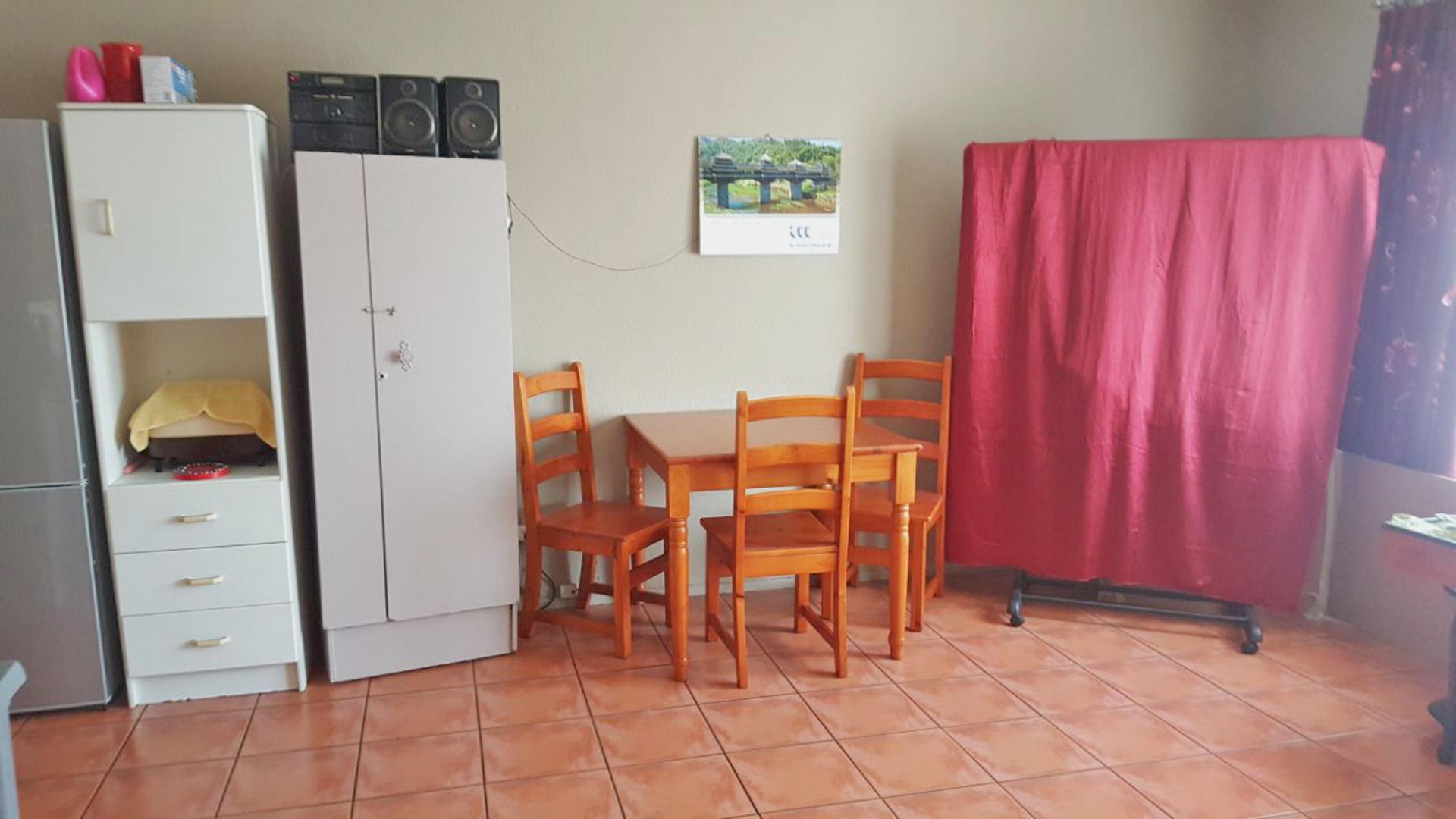 Lounges - 25 square meters of property in Norkem park