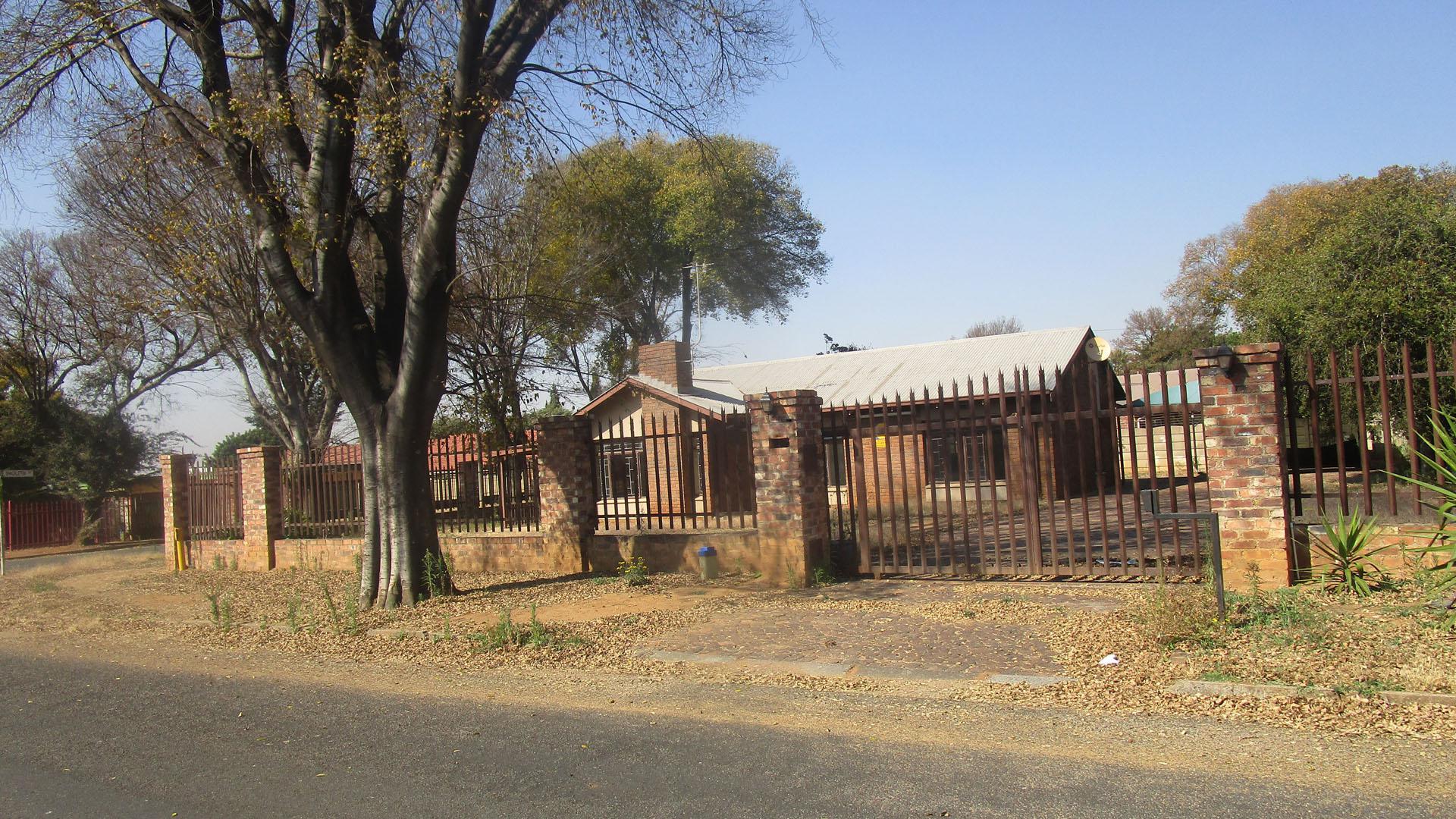 FNB Quick Sell 3 Bedroom House for Sale in Impala Park MR3