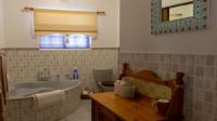 Bathroom 1 - 13 square meters of property in Riebeek Kasteel