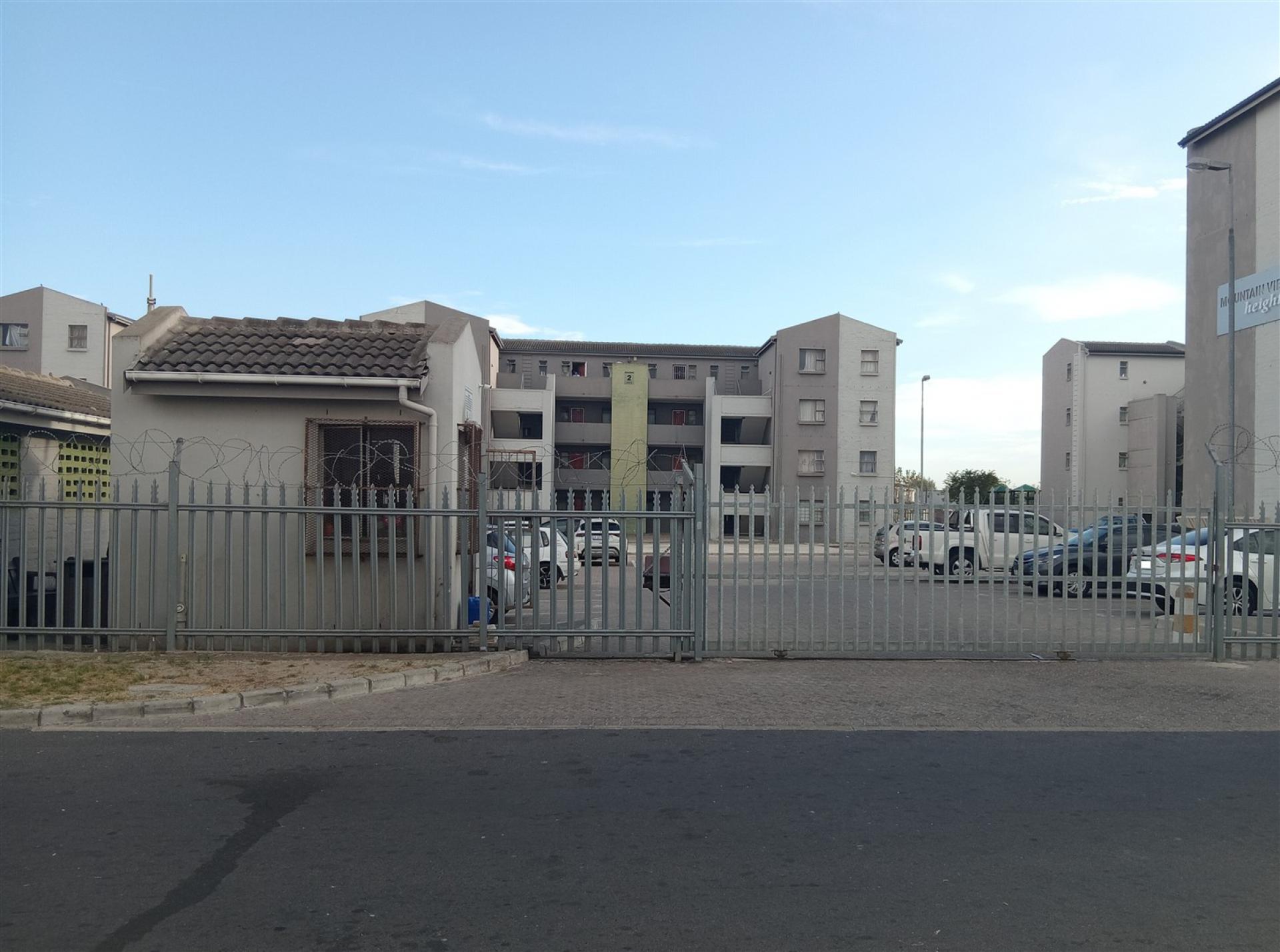 Front View of property in Scottsdene