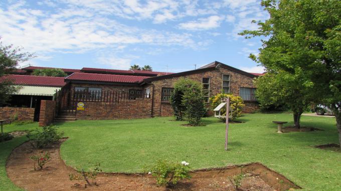 2 Bedroom Sectional Title for Sale For Sale in Northcliff - Home Sell - MR379955