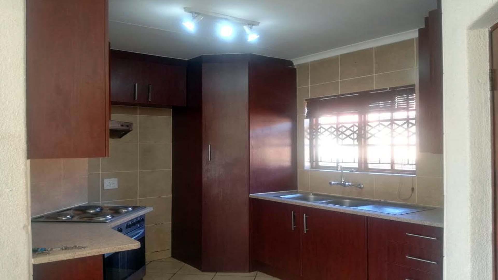 Kitchen of property in Aerorand