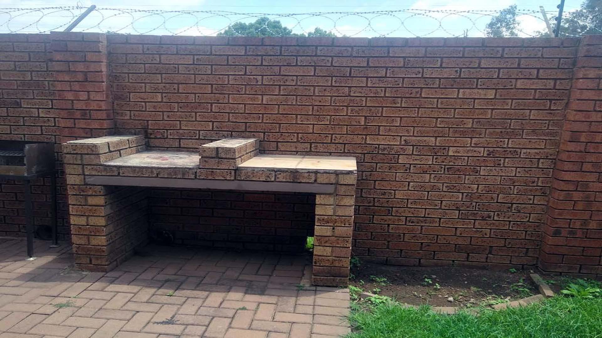 Backyard of property in Aerorand