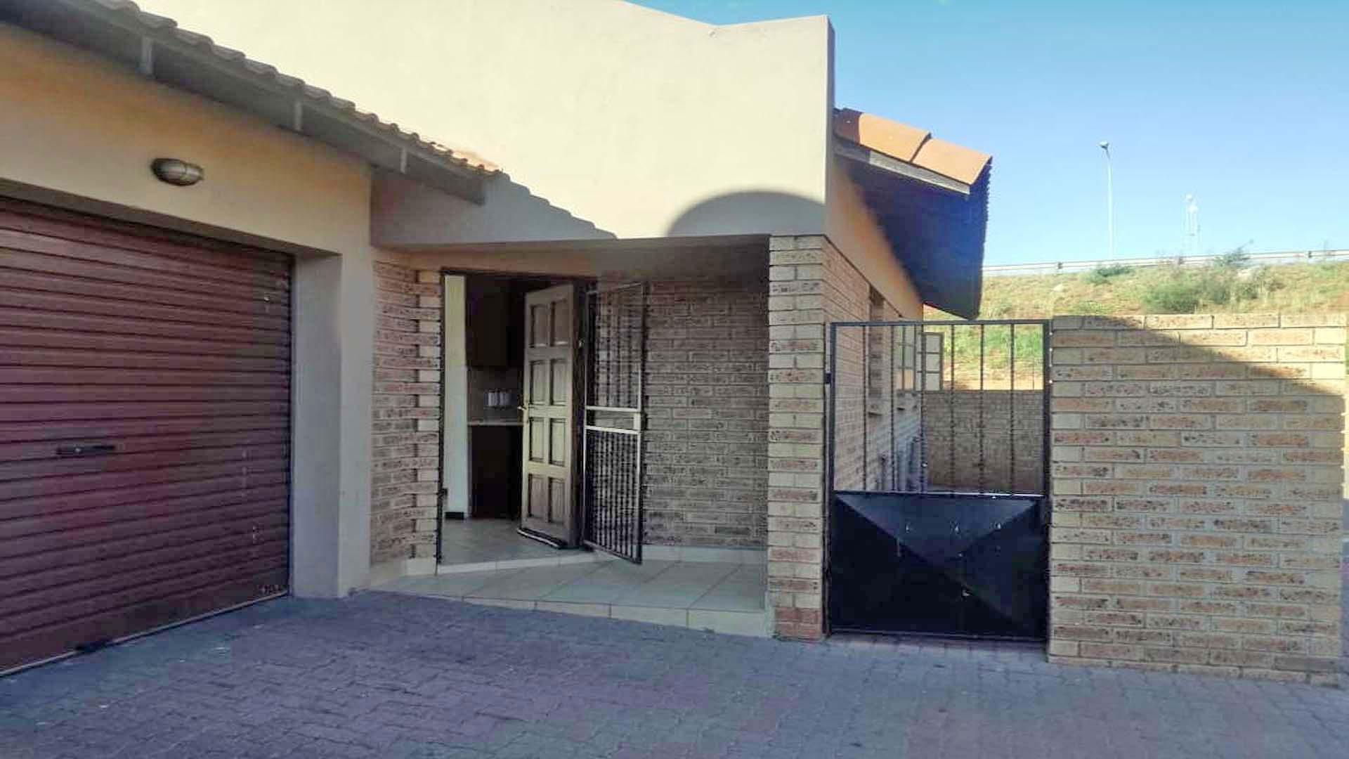 Front View of property in Aerorand - MP
