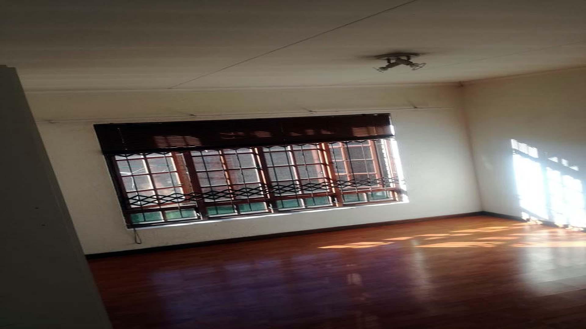 Main Bedroom of property in Aerorand