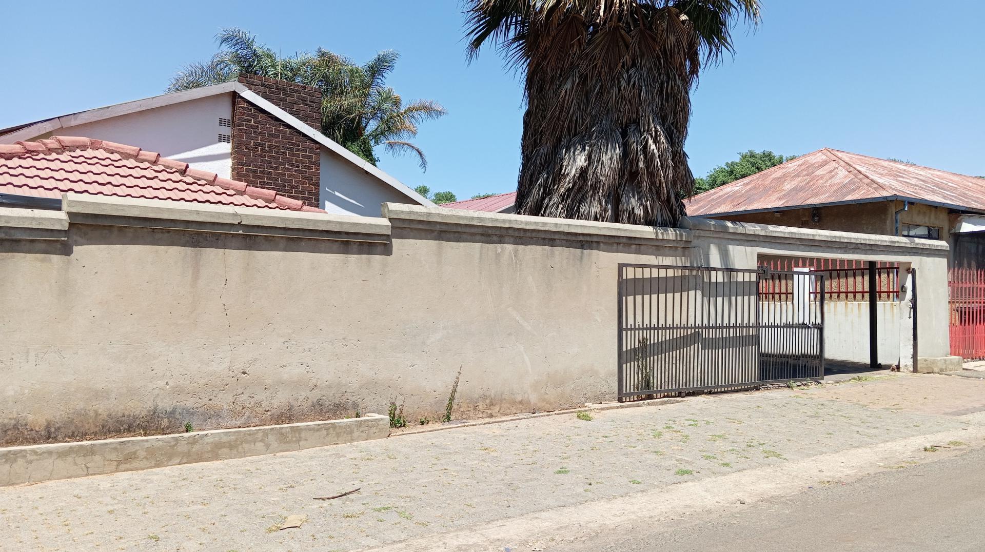 Front View of property in Paarlshoop