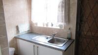 Kitchen - 9 square meters of property in Crystal Park