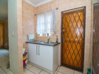 Kitchen - 9 square meters of property in Crystal Park