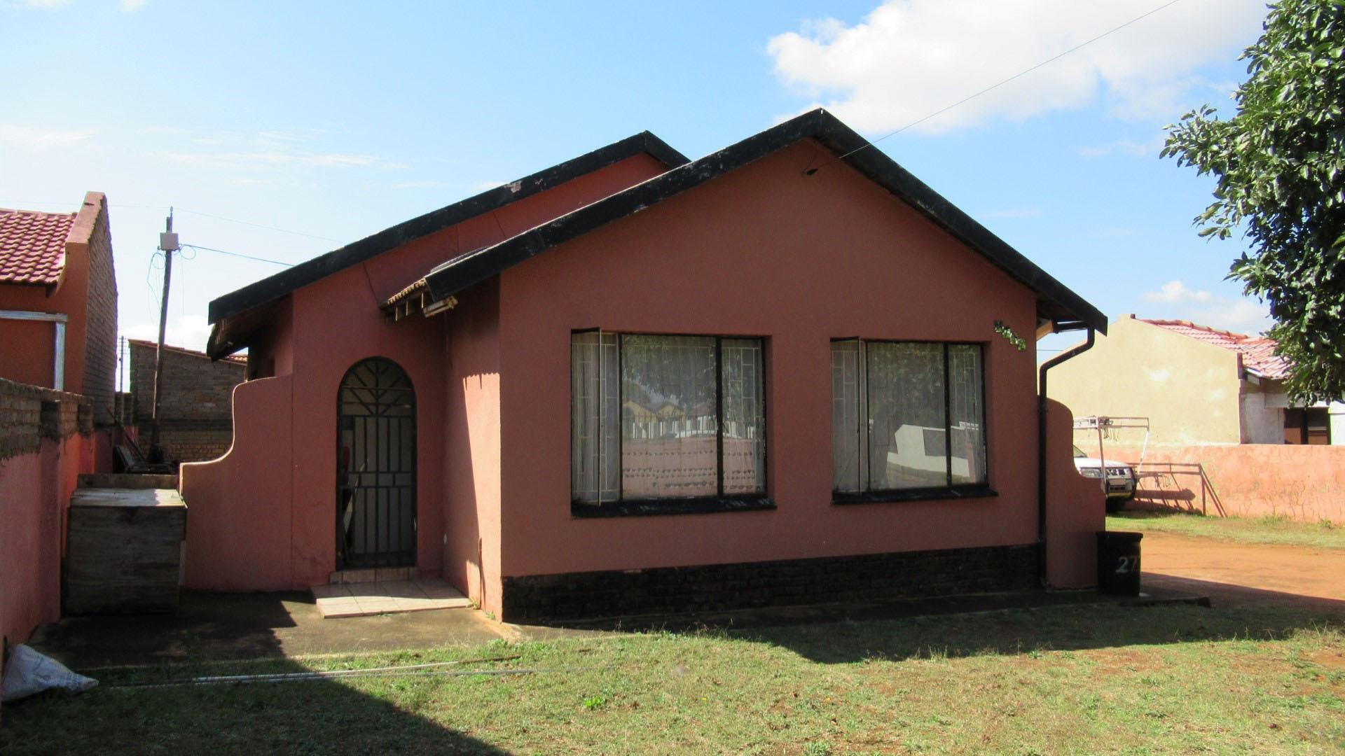 Front View of property in Randfontein