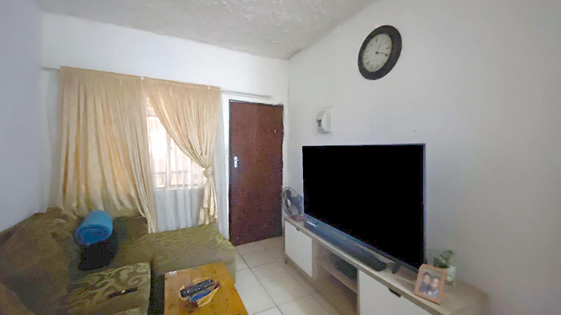 Lounges - 14 square meters of property in Kempton Park