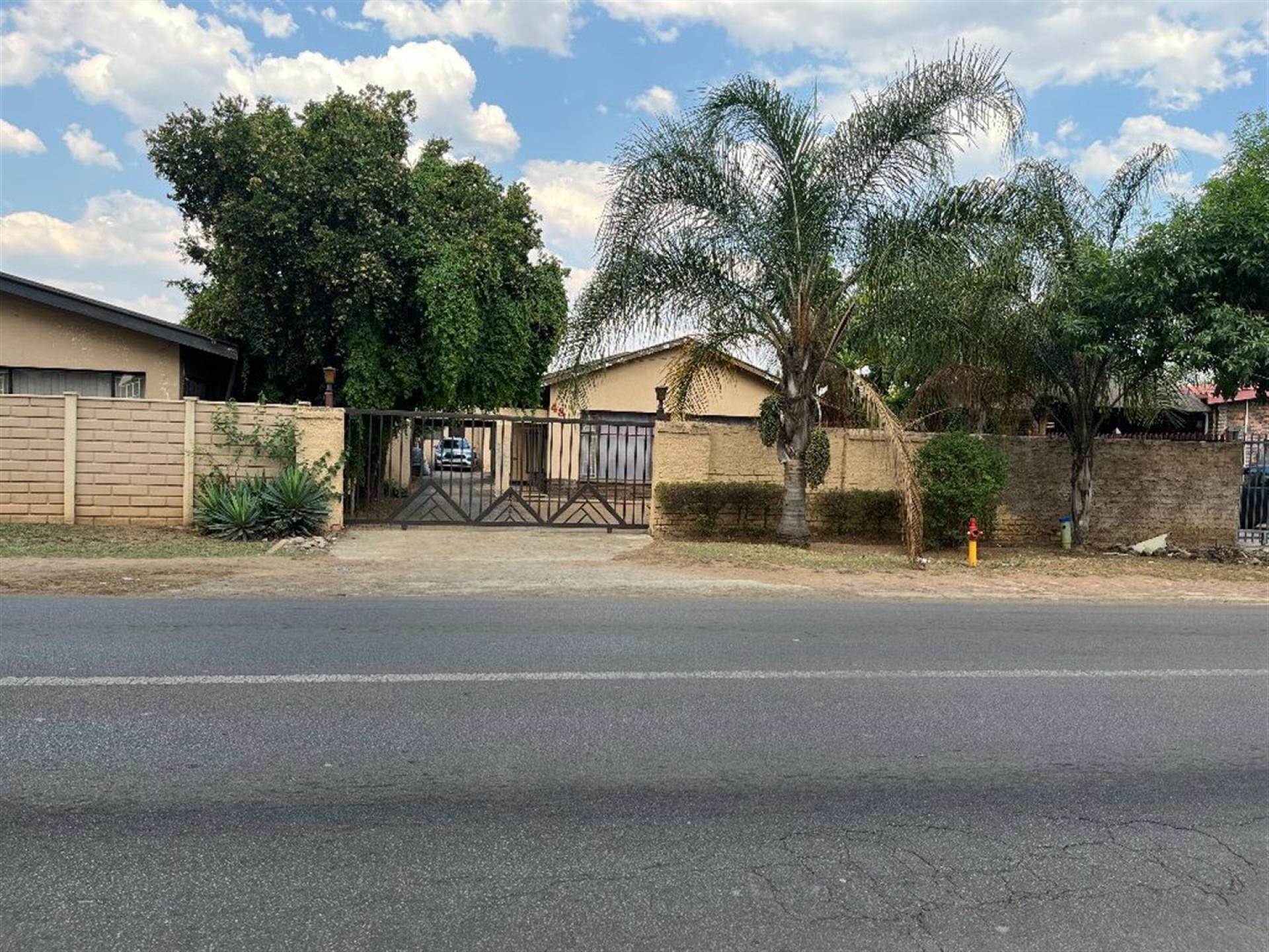 Front View of property in Jan Niemand Park