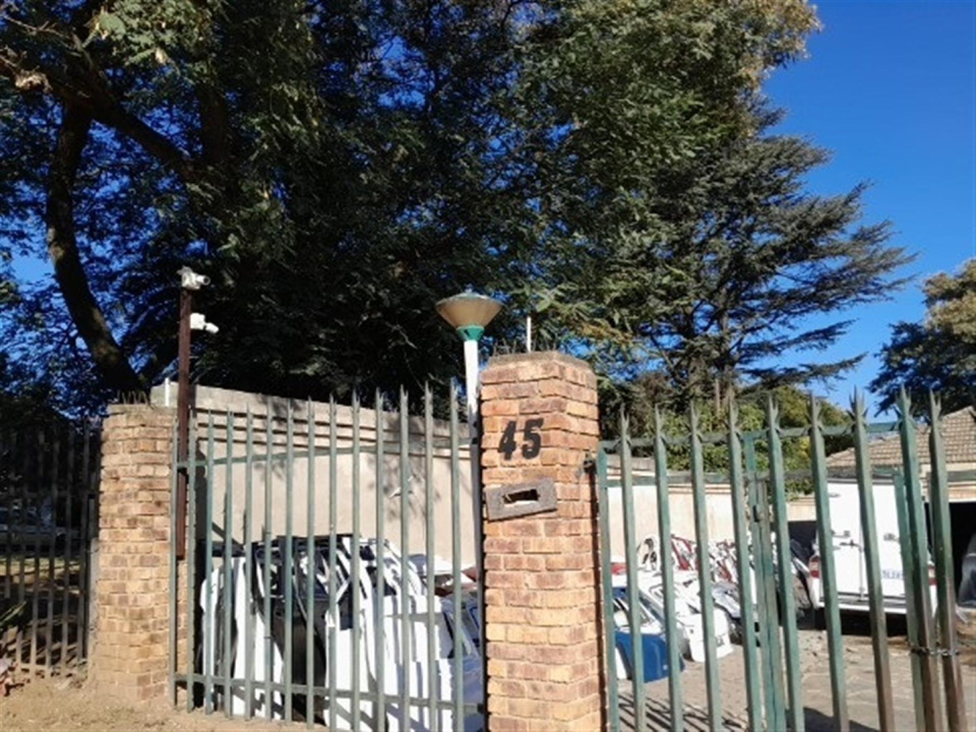 Front View of property in Lombardy East
