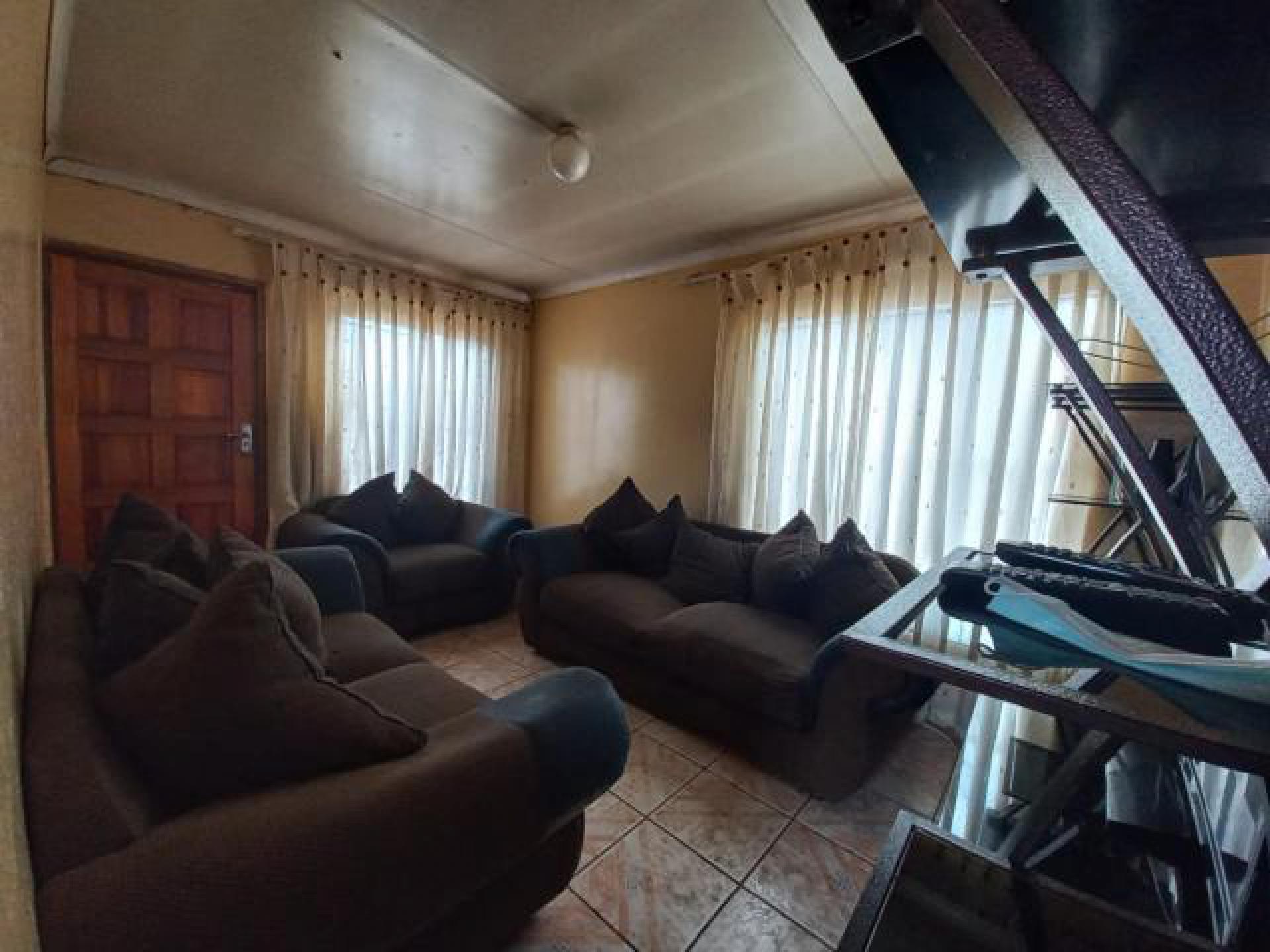 Lounges of property in Blomanda