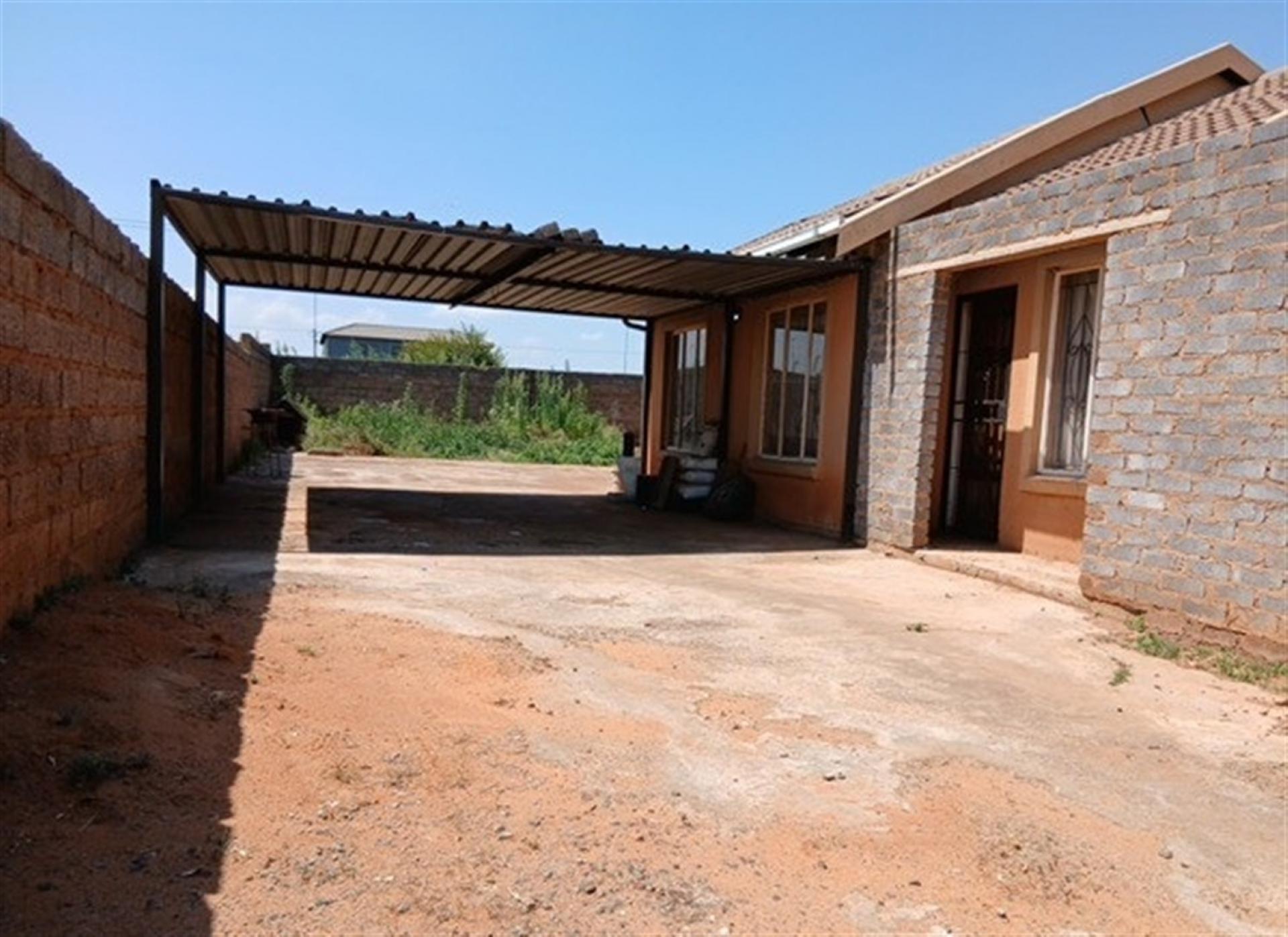 Front View of property in Dawn Park