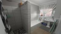 Bathroom 1 - 8 square meters of property in Ferndale - JHB