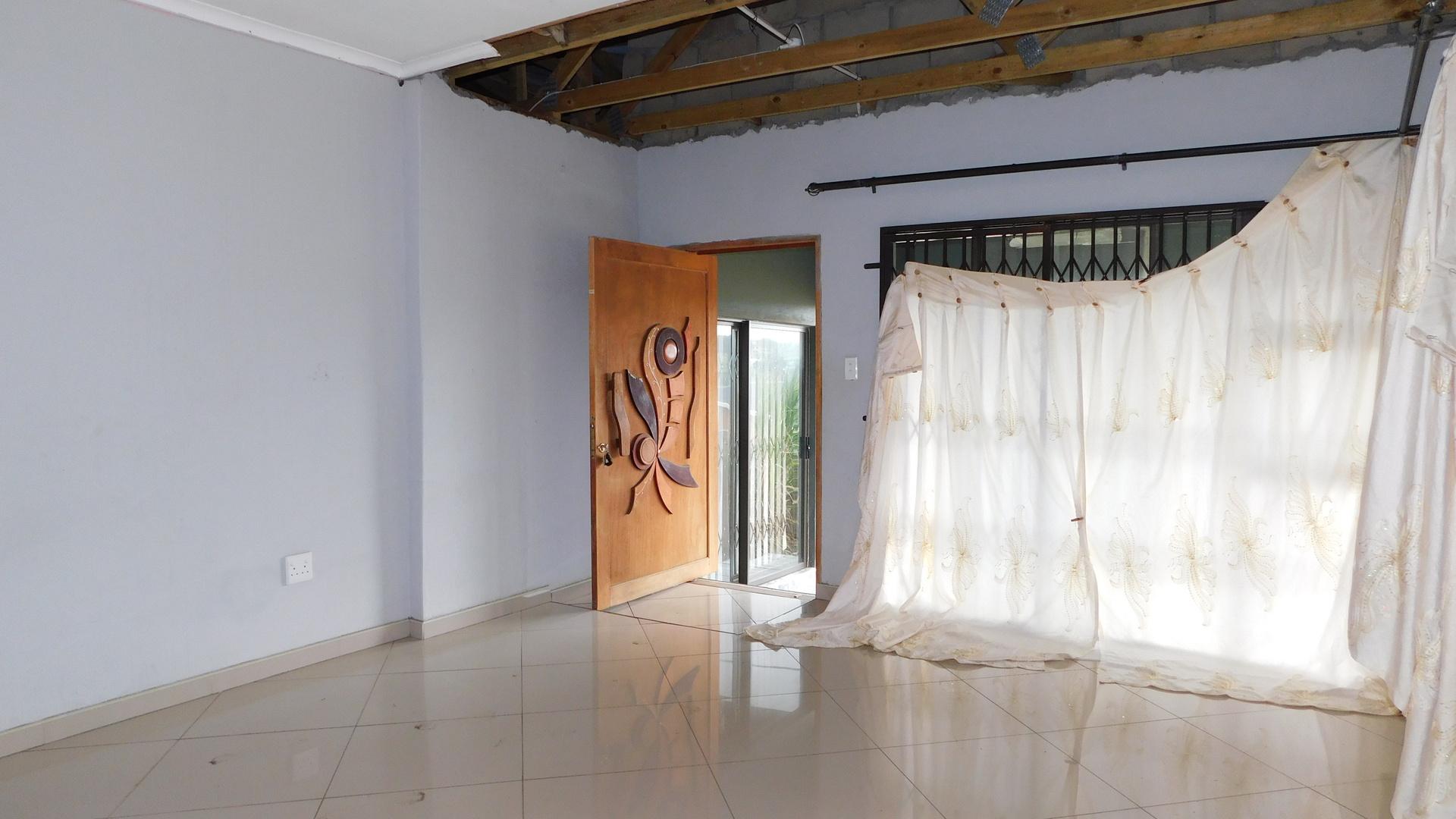 Lounges - 26 square meters of property in KwaMsane