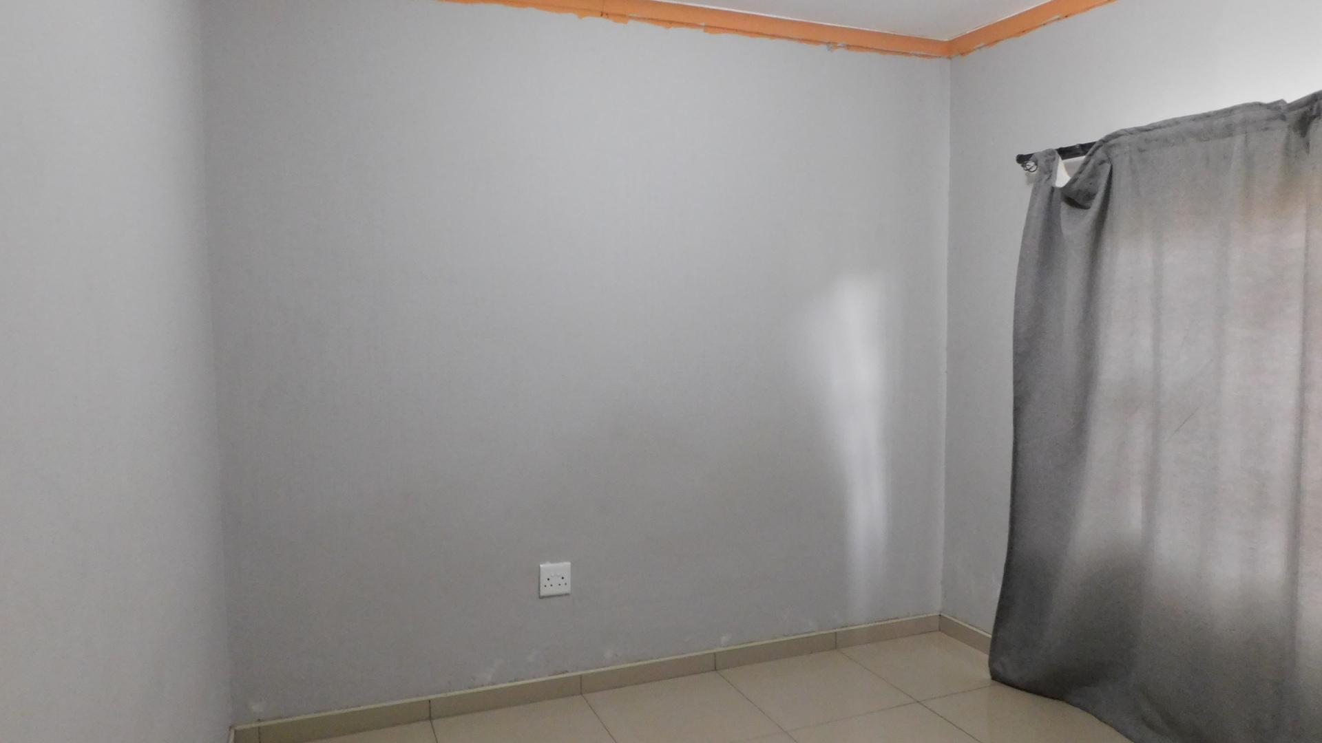 Bed Room 1 - 12 square meters of property in KwaMsane