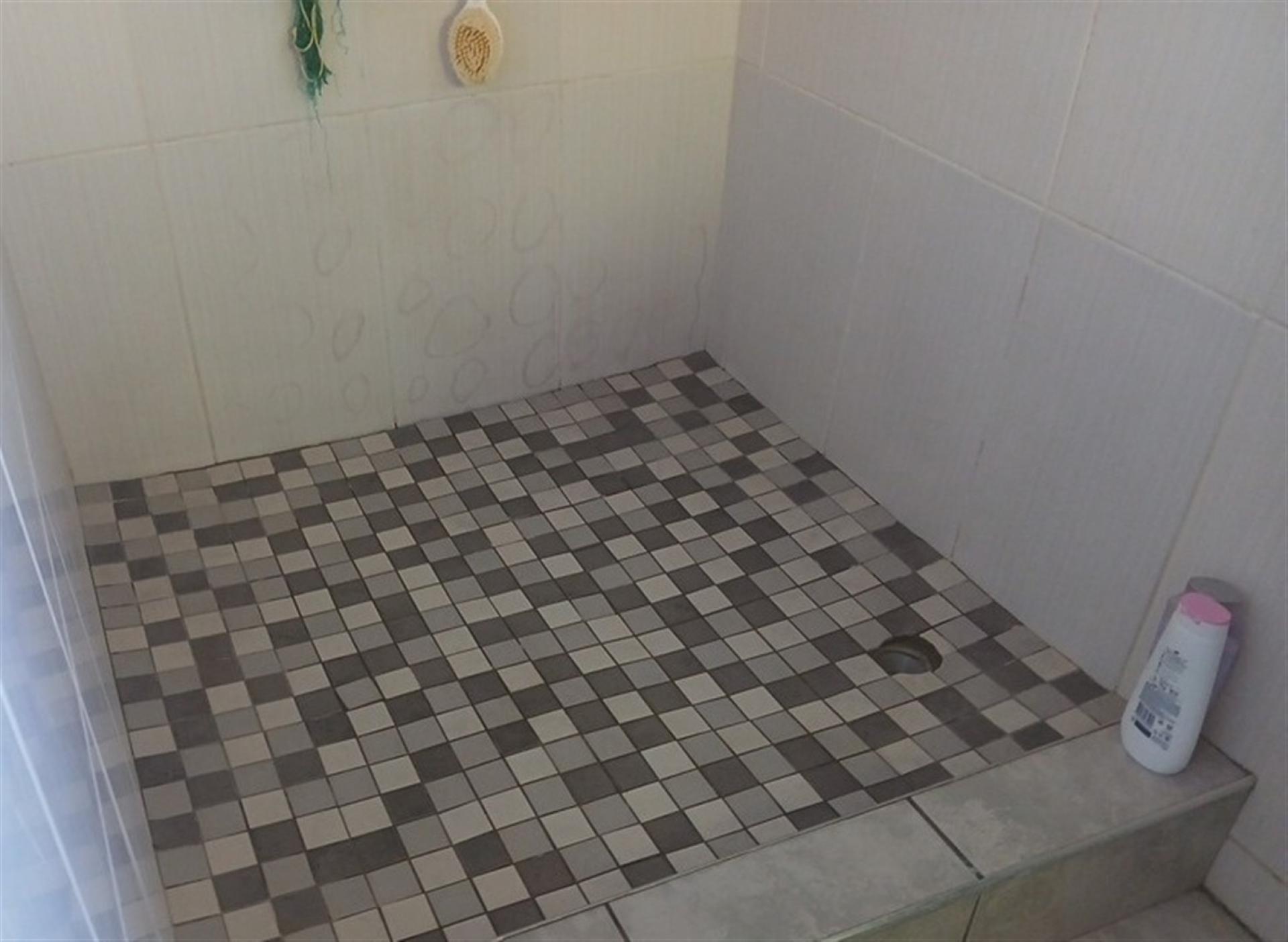 Bathroom 1 of property in Shallcross 