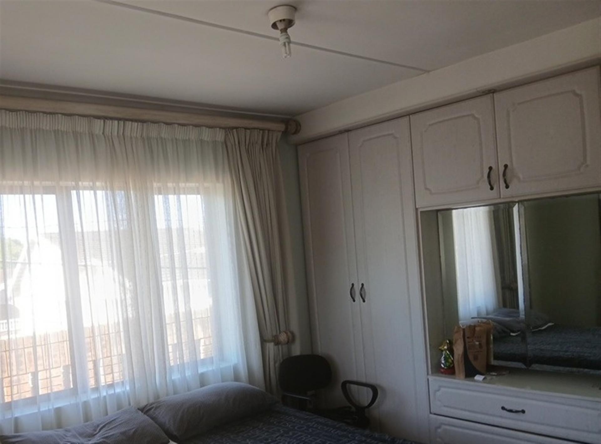 Bed Room 1 of property in Shallcross 