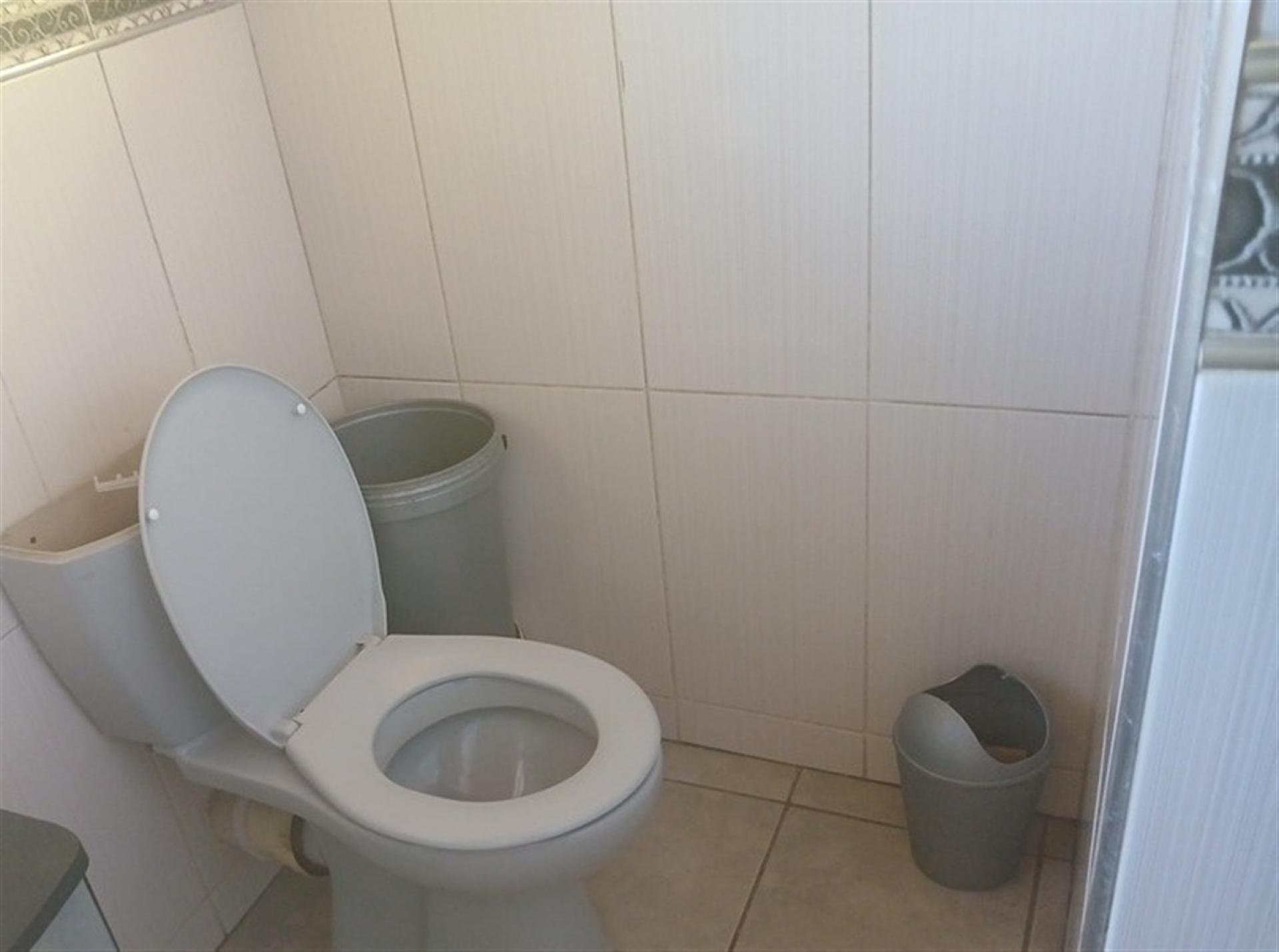 Bathroom 1 of property in Shallcross 