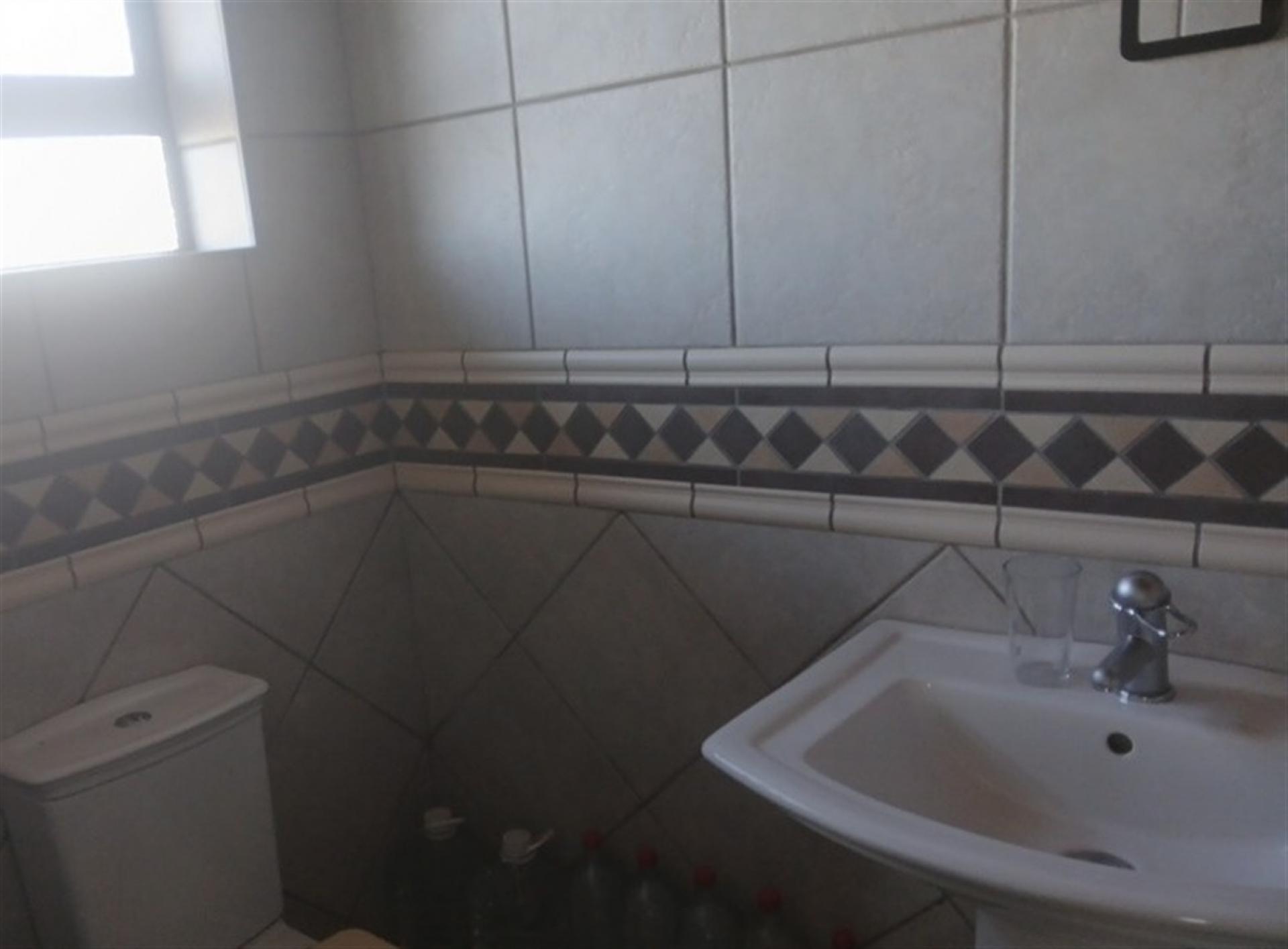 Bathroom 1 of property in Shallcross 
